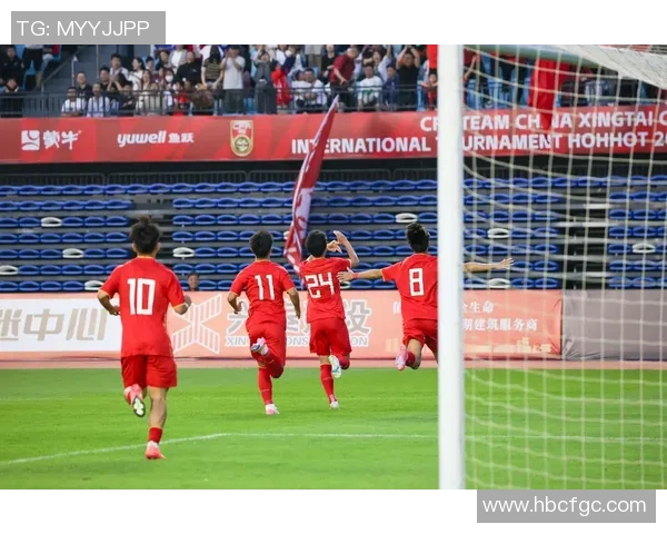 杭州迎来足球巨星助阵本地联赛引发球迷热烈关注